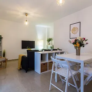 https://cruz-vieja-centrico-3-rooms.hotelsincadiz.net